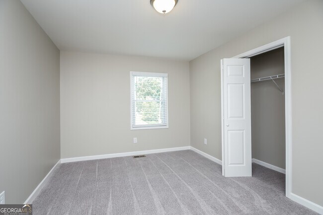 Building Photo - 2498 Winding Creek Dr