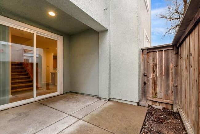 Building Photo - Charming 3-Bedroom, 2.5-Bath, 1,453 Sq. Ft...