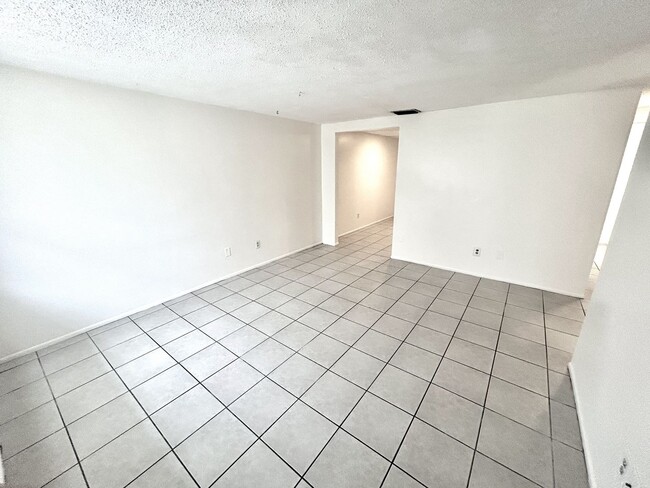 Building Photo - 5723-5725 9th Street Circle East