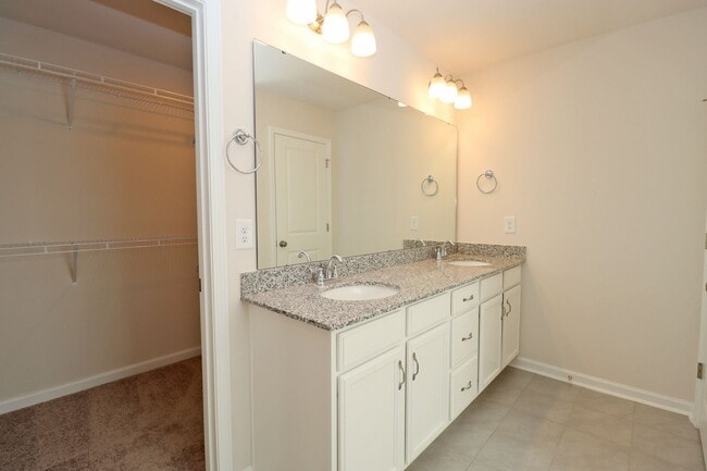 Building Photo - Spacious 3BR Home with Community Pool!