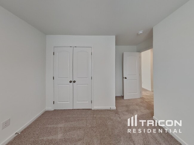 Building Photo - 156 Millbrook Dr