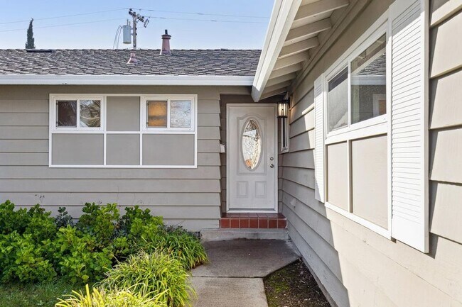 Building Photo - 6386 Blackwood Dr