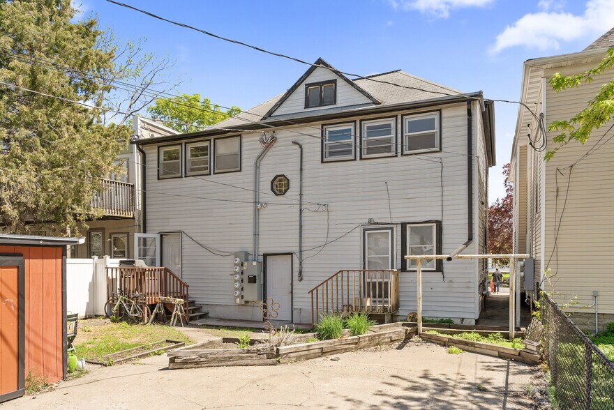 Building Photo - 630 Adams St NE