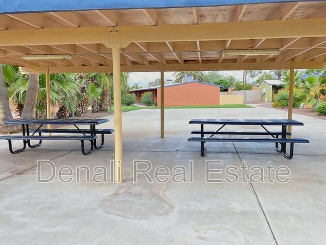 Building Photo - 350 N Silverbell Rd