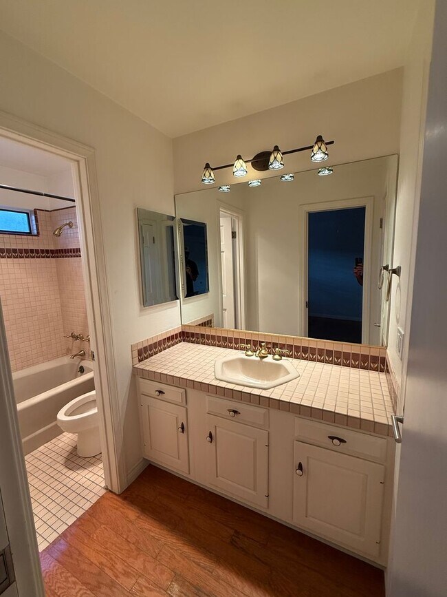 Building Photo - Upgraded 2 Bedroom Condo in Ideal Santa Monica