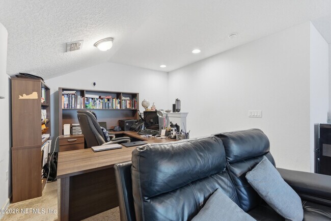 Building Photo - 454 Willow Lake Dr