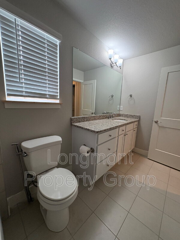 Building Photo - 1303 S Oak Ct.