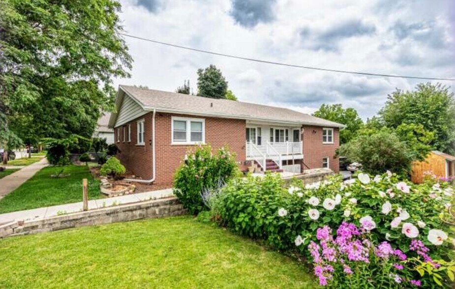 Primary Photo - 443 Jefferson Ave