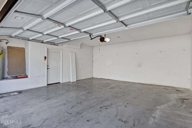 Building Photo - 10132 E Isleta Ave