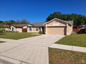 Building Photo - 4/2 in Siena Ridge