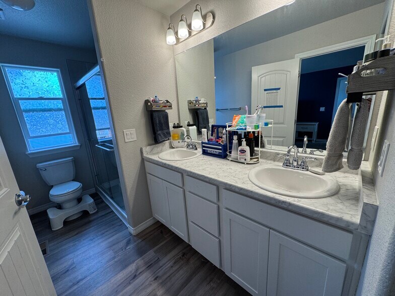 Building Photo - 10785 Horton Dr