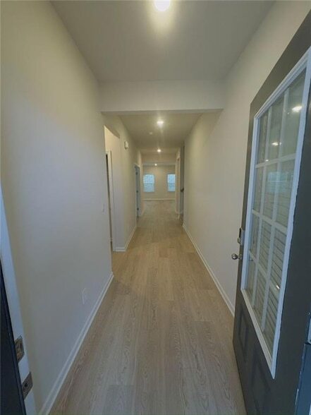 Building Photo - 327 Vly Oak Dr