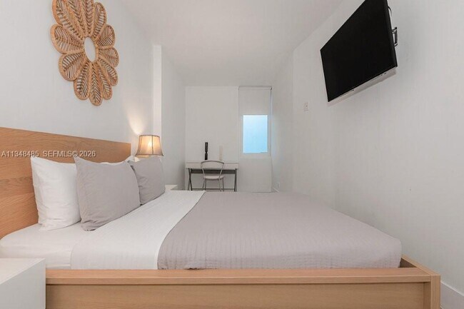 Building Photo - 2301 Collins Ave