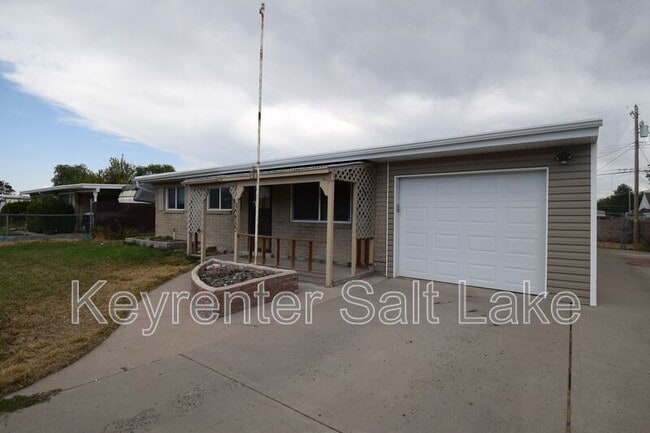 Building Photo - 3215 S 4400 W