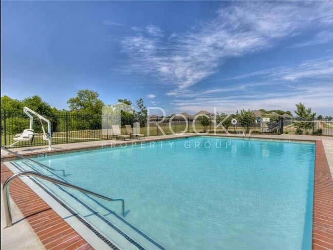 Building Photo - Gorgeous 4 Bedroom Home with Storm Shelter