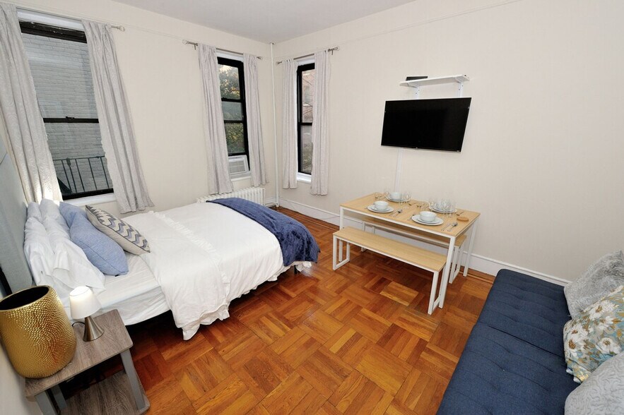 Building Photo - 414 E 77th St