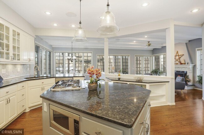 Building Photo - 14888 Pondview Cir