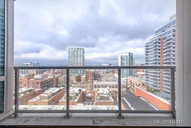 Building Photo - 1629 S Prairie Ave