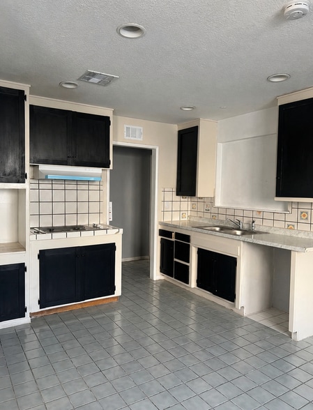 Building Photo - 43826 Adler Ave