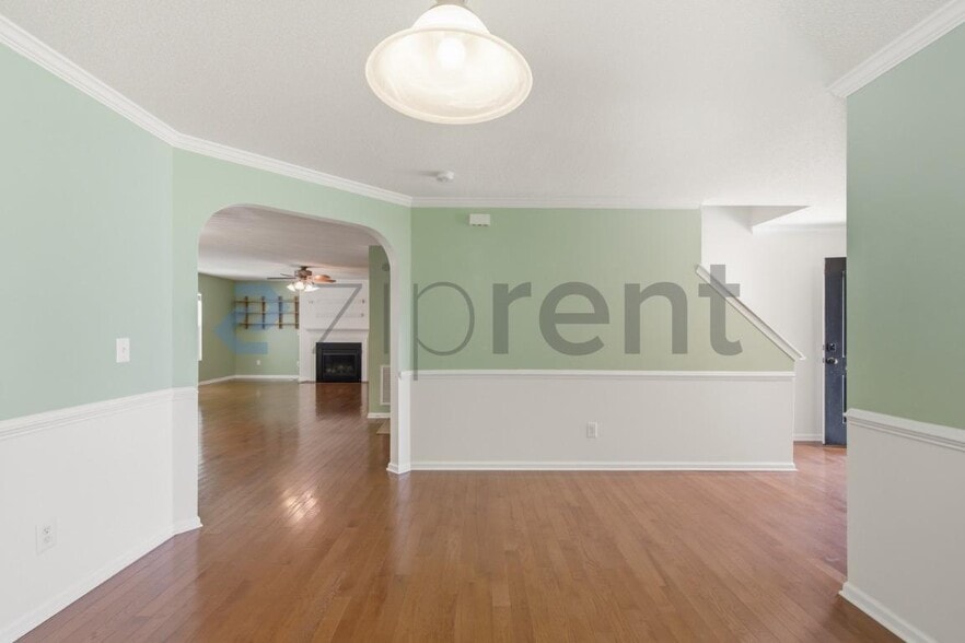 Building Photo - Unit