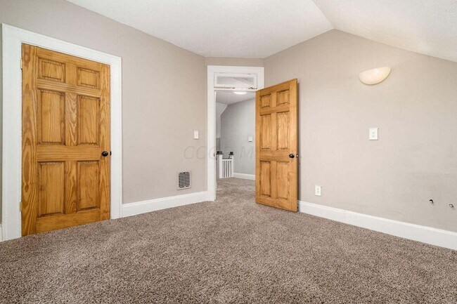 Building Photo - 2339 Summit St