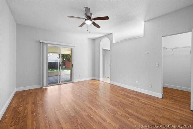 Building Photo - 2385 SW Neal Rd