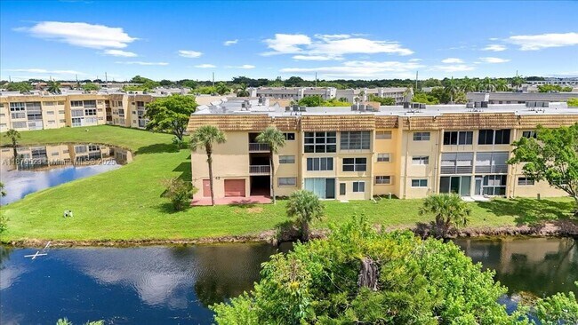 Building Photo - 8345 Sunrise Lakes Blvd