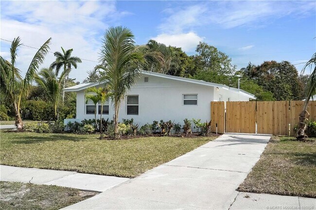 Building Photo - 901 E Madison Ave