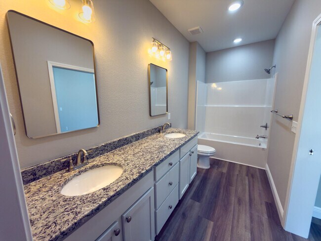 Building Photo - 6637 Water St