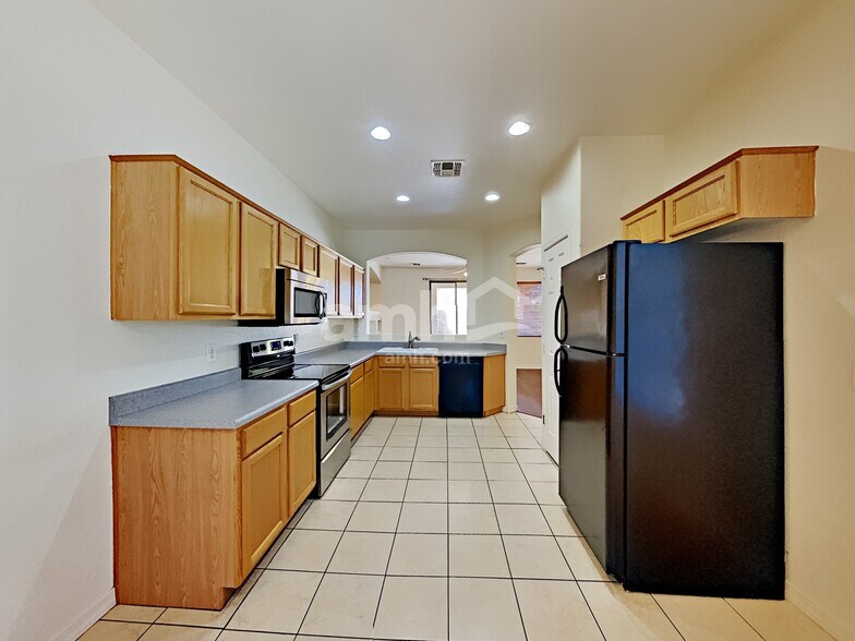 Building Photo - 3464 E Packard Dr