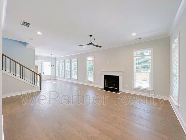 Building Photo - 1085 Adam Cir