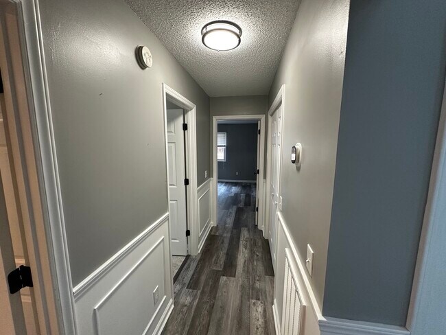 Building Photo - 440 Lobelia Dr