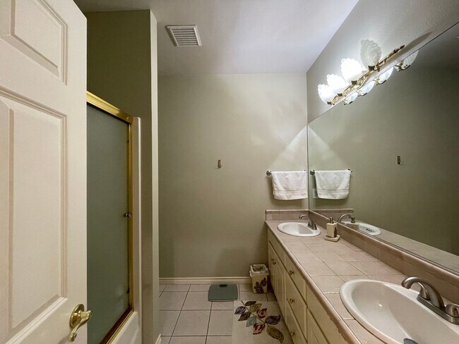 Building Photo - Custom Traditional Home in Montreux Neighborhood 3Bd/2Ba Home with 3 Car Garage!! Close to Cedar ...