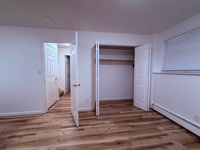 Building Photo - 2000 Blueberry St