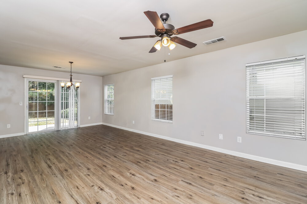 Building Photo - 305 Silver Spring St