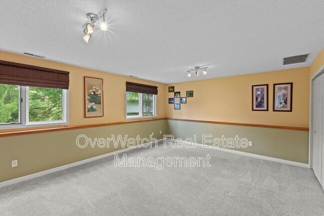Building Photo - 10400 Lone Tree Dr