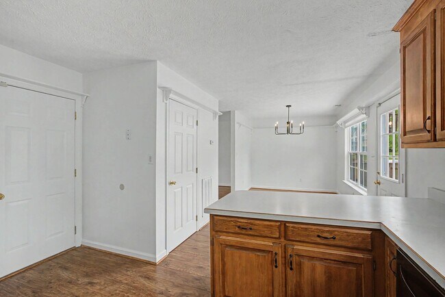 Building Photo - Beautiful home you won't want to miss!