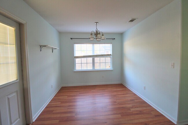 Building Photo - 3 Bedroom Home in Wakulla Gardens Available Now