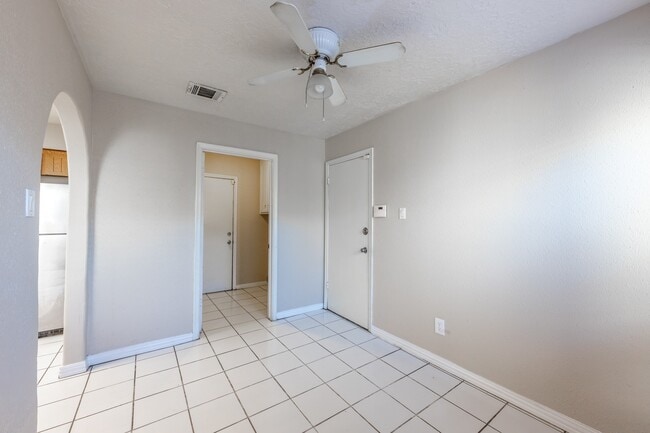 Building Photo - 6030 Gallant Forest Dr