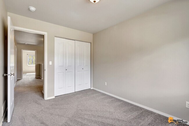 Building Photo - Beautiful 3-Bedroom Half Duplex in Eagle R...