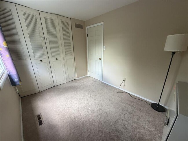 Building Photo - 1376 Pheasant Cir