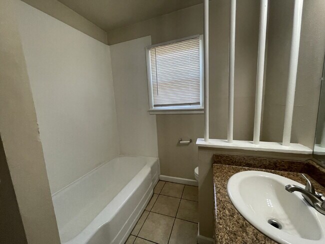 Building Photo - Adorable Home Near Texas Tech And Medical ...