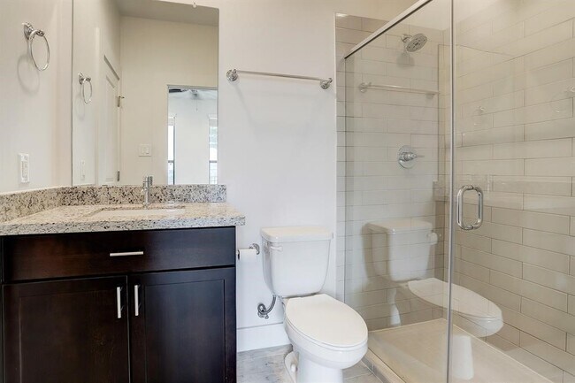 Building Photo - 2114 Sabine St