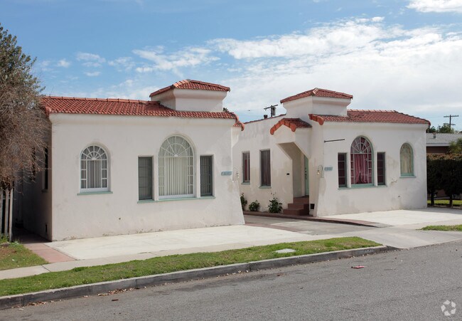 Building Photo - 8112 S Gate Ave