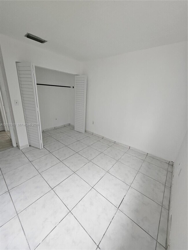 Building Photo - 9890 NW 80th Pl