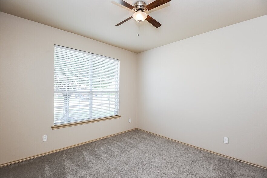 Building Photo - 9925 Fressia Ln