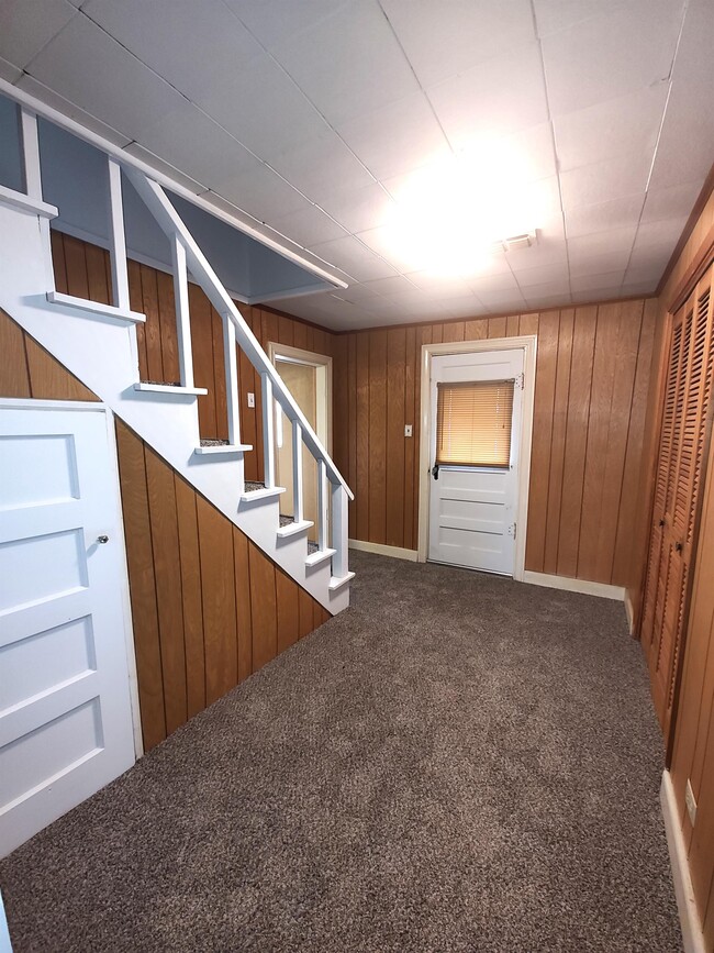 Building Photo - 65 Hooks Rd