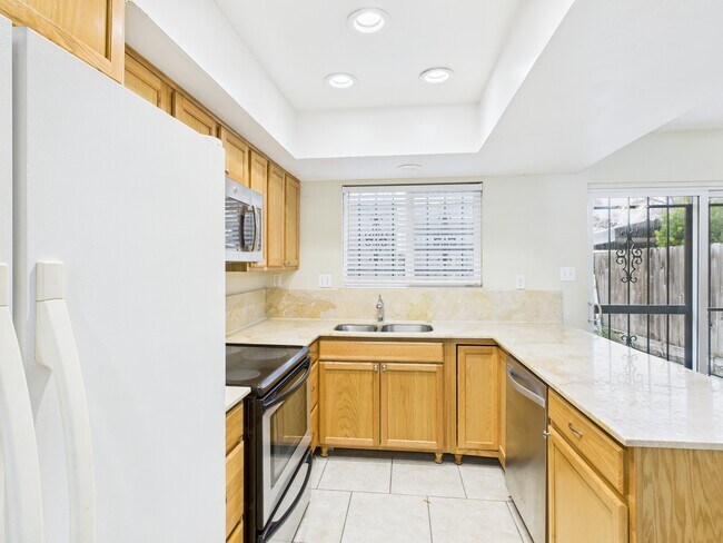 Building Photo - 6416 Bankside Dr