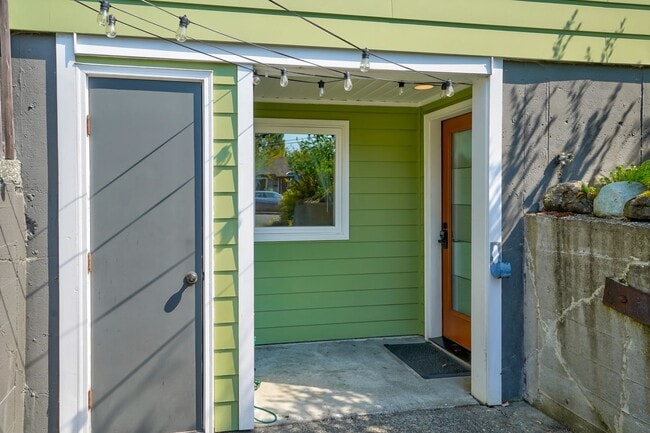 Building Photo - Cape Cod Gem-w/MIL