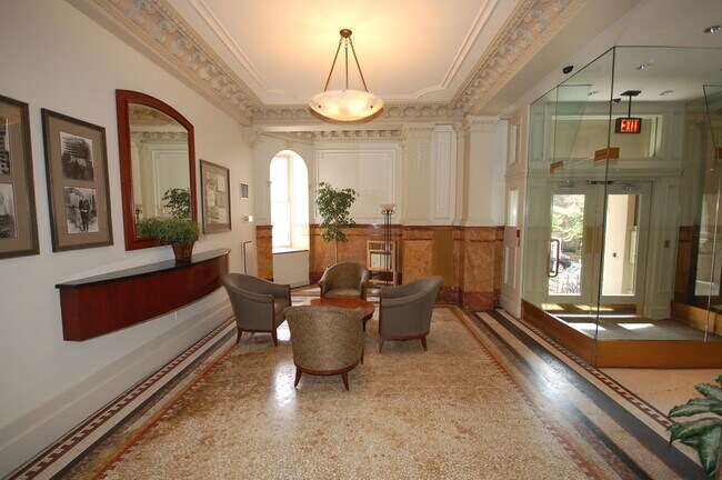 Building Photo - Top-Floor 1BR/1BA in Iconic Dupont Circle ...
